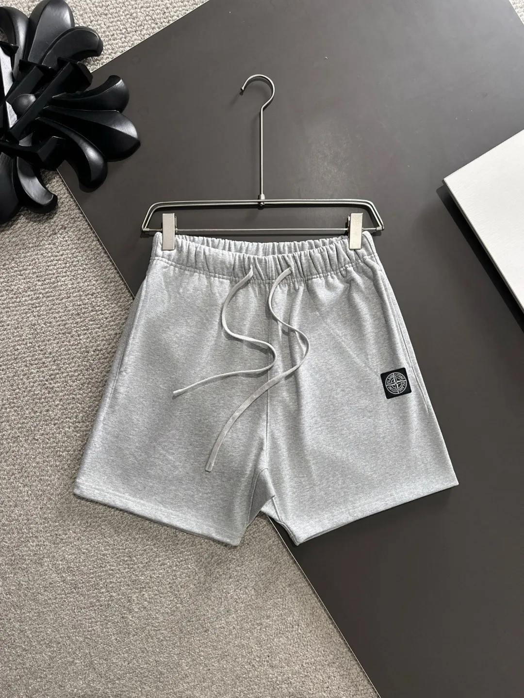 Next day shipping P460 Stone lsland/stone island high quality 2025 spring and summer new casual suit exclusively developed by yb! High quality production! Imported custom-made fabrics for foreign orders, with high breathability and comfort, impeccable details, brand element design concept, delicate and soft feel! It presents a casual cut and the upper body shape is great! On sale simultaneously on the official website! From a high-end men's positioning brand, the low-key luxury taste is irresistible! Exquisite workmanship and impeccable quality! The overall style is simple, fashionable and timeless, fully meeting the requirements of stylish and tasteful dressing! Size: S-XXL